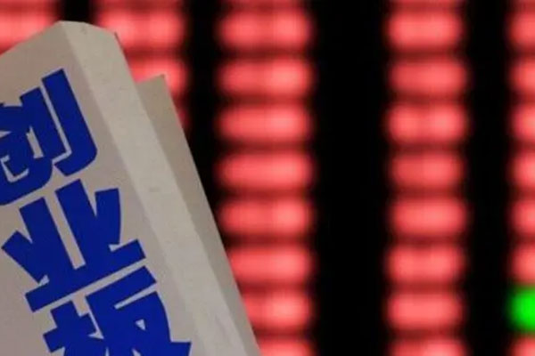 深成指、创业板指相继翻绿，临近午盘又拉升走高