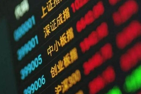 沪指涨逾1%重返3200点上方，创业板指涨逾4%