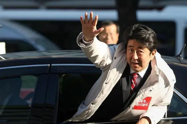 日本前首相遭遇枪手刺杀，发稿时已失去生命体征