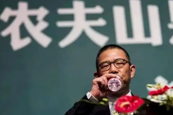 钟睒睒财富比去年增长650亿元，4550亿元成为中国首富