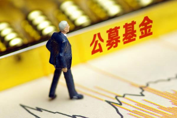 公募基金年度排名进入最后冲刺阶段，黄海管理包揽前三名