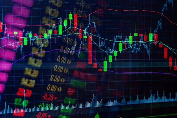 A股整体反弹向上，上证指数一度突破3300点