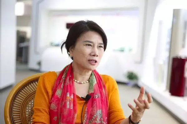 网传董明珠正在谈恋爱，男友是小34岁的王自如