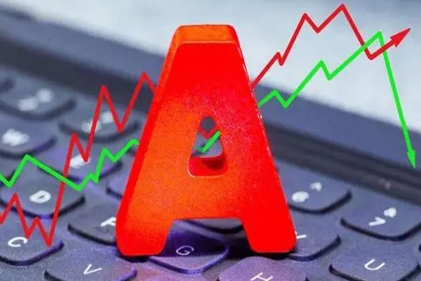 市场早盘单边震荡下跌，创业板指再创年内新低