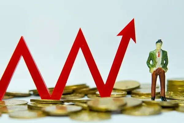 沪指半日收涨0.88%报3057点，北向资金半日净买入超70亿元