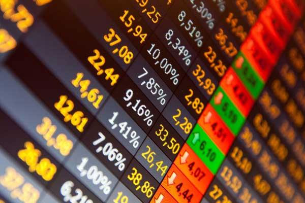 创金合信收益率为73.77%，银瑞信医药健康A目前都位居业绩前十