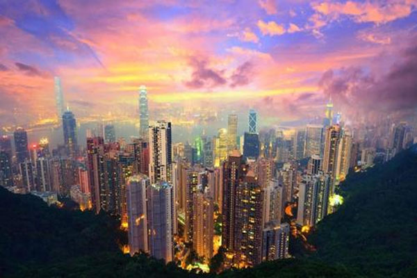 港股市场整体表现逊于A股，重仓港股的、主题基金表现普遍落后