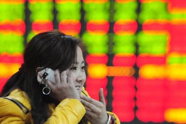 美国三大股指涨跌不一，标普500指数微跌2.36点