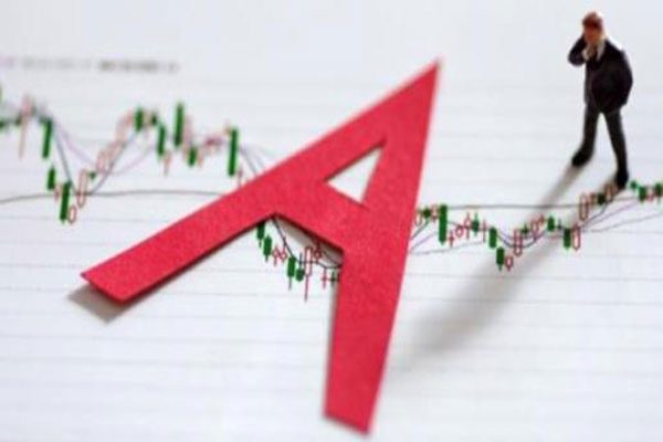 A股上市公司2021年一季报陆续披露，公募基金进行幅度不小的调整