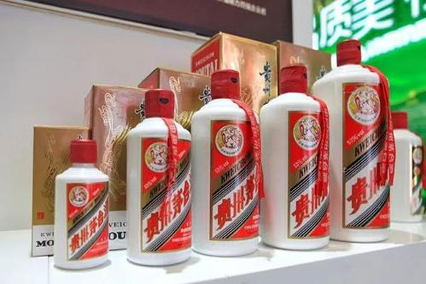 以茅台为代表的大蓝筹再度被资金追捧，茅指数再度强过上证指数