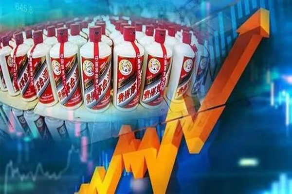 沪深两市小幅低开后震荡攀升，券商和白酒两大权重拉升搭台