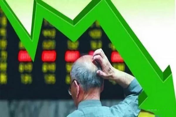 A股市场出现回调，指数型基金净值下跌0.92%