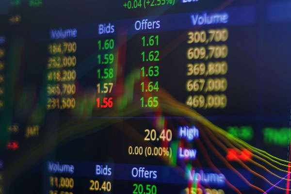 恒生科技指数跌0.87%，美团绩后跌近9%领跌蓝筹