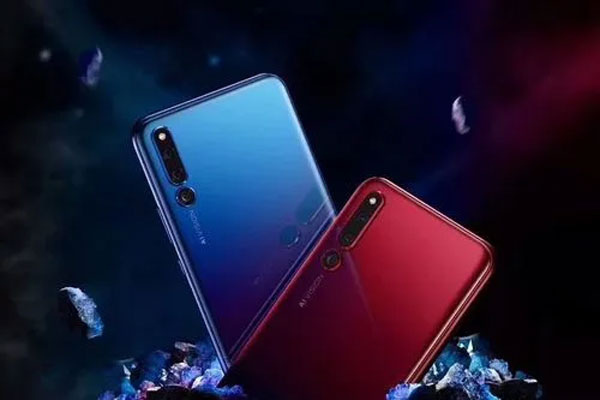荣耀正式在国内发布智慧旗舰手机，Magic4至臻版12GB+512GB版7999元