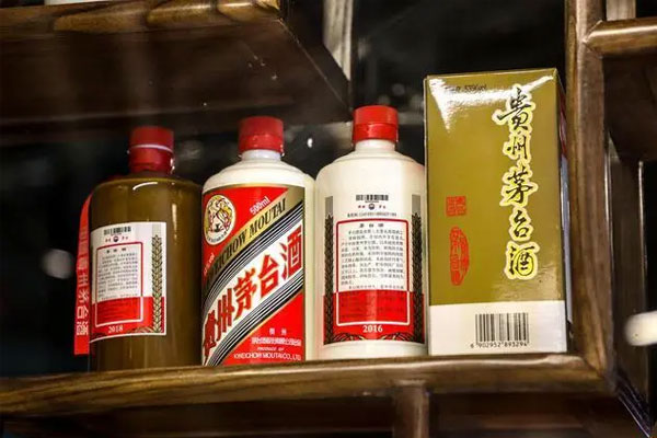 创业板指下挫跌1.05%，贵州茅台跌超4%